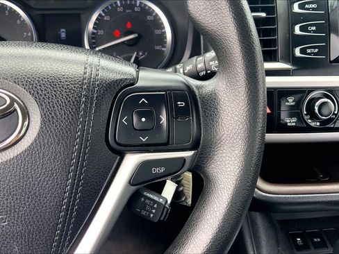 Used 2016 Toyota Highlander LE FWD image 24