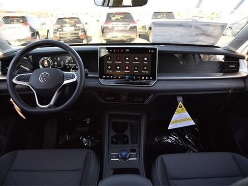 New 2026 Volkswagen Tiguan SE image 7