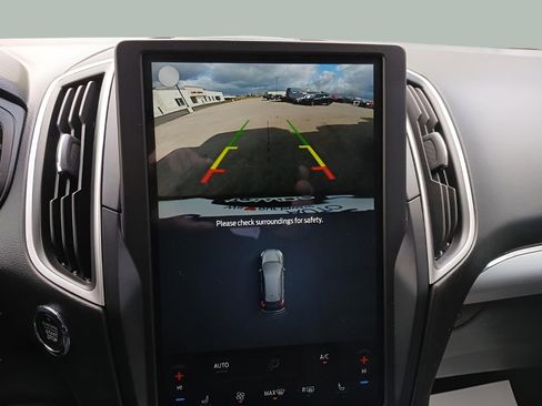 Used 2022 Ford Edge SEL image 16