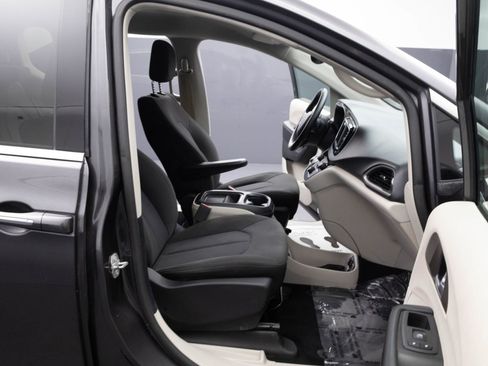 Used 2019 Chrysler Pacifica Touring Plus w/ Tire & Wheel Group image 37