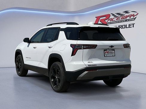 New 2026 Chevrolet Equinox LT w/ Convenience Package II FWD image 3