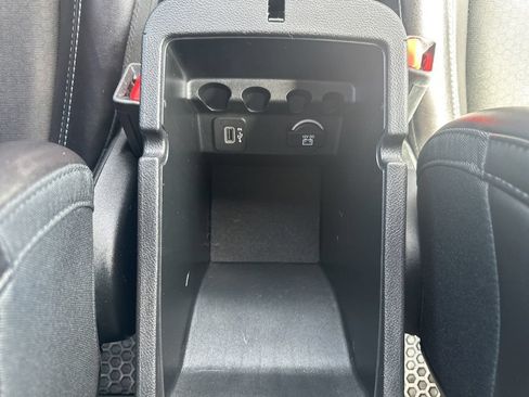 Used 2019 Jeep Cherokee Latitude Plus w/ Comfort/Convenience Group AWD/4WD image 8