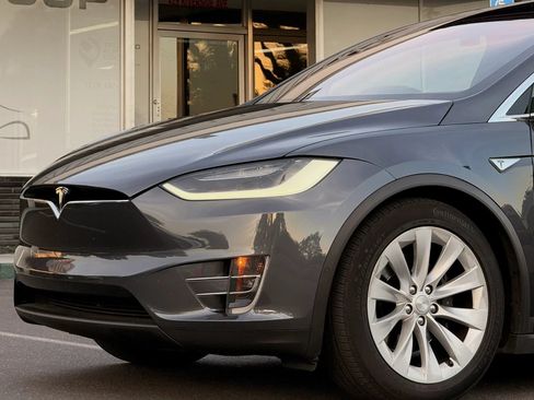 Used 2016 Tesla Model X 90D AWD/4WD image 4