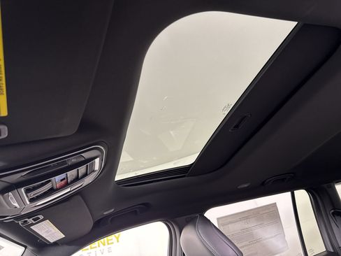 New 2025 Jeep Grand Cherokee L Altitude image 24