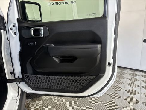 Used 2024 Jeep Wrangler Willys image 25