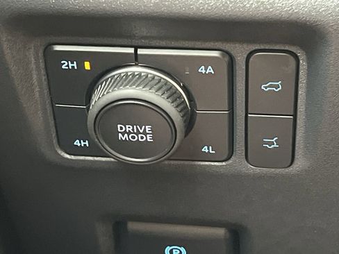 Used 2025 Ford Expedition Active AWD/4WD image 23