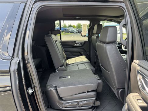 Used 2023 Chevrolet Suburban Z71 w/ Z71 Off-Road Package AWD/4WD image 16