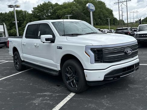 New 2025 Ford F150 Lightning Lariat image 32