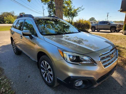 Used 2017 Subaru Outback 2.5i Premium image 2