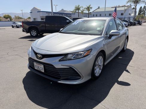 Used 2022 Toyota Camry LE w/ Convenience Package FWD image 4