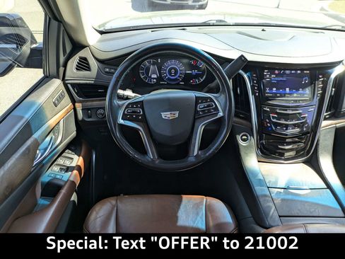 Used 2018 Cadillac Escalade ESV Premium Luxury image 17