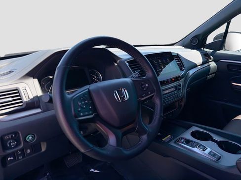 Used 2025 Honda Passport EX-L image 9
