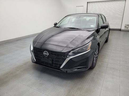 Used 2023 Nissan Altima 2.5 SV w/ SV Premium Package image 15