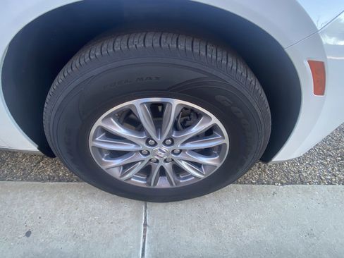 Used 2024 Buick Enclave Premium image 8