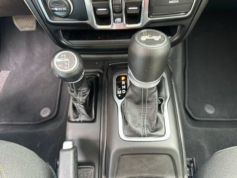 Used 2026 Jeep Wrangler Unlimited Sahara AWD/4WD image 32