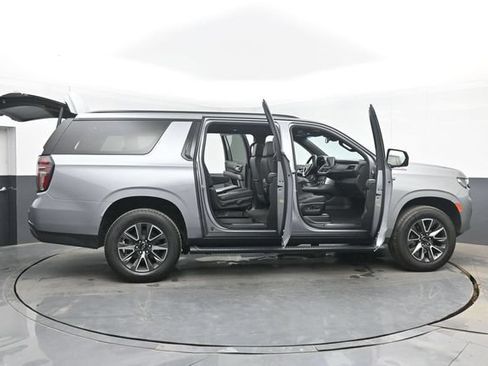 Used 2023 Chevrolet Suburban Z71 w/ Luxury Package AWD/4WD image 56