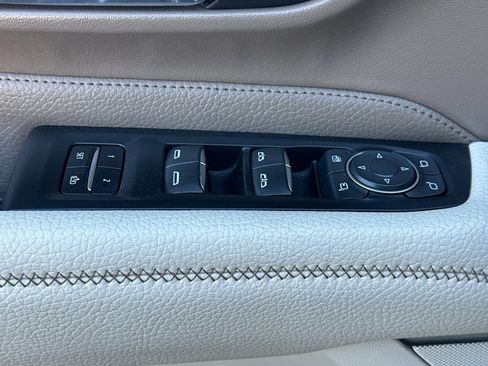 Used 2021 GMC Yukon XL Denali w/ Denali Premium Package AWD/4WD image 12