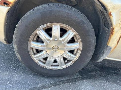 Used 2005 Chrysler Town & Country Touring w/ Leather Interior Group FWD image 11