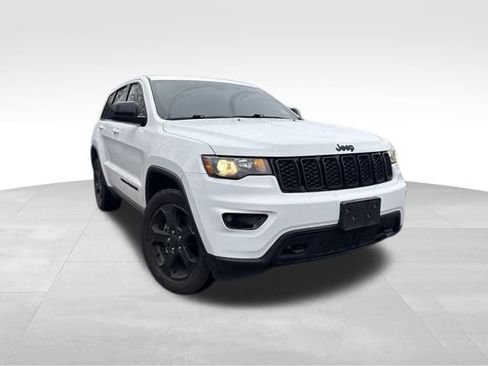 Used 2019 Jeep Grand Cherokee Laredo image 1