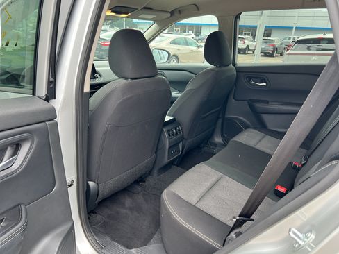 Used 2025 Nissan Rogue SV FWD image 10