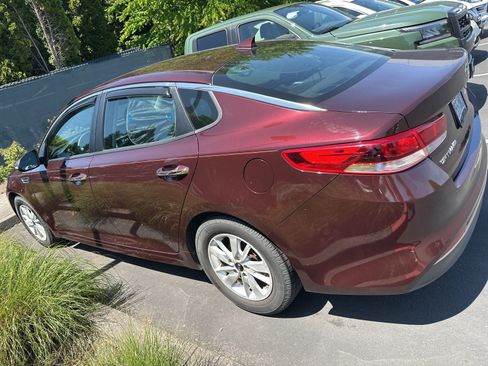 Used 2018 Kia Optima LX FWD image 2