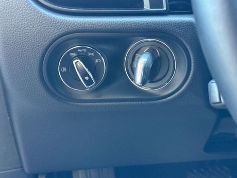 Certified 2025 Porsche Macan image 31