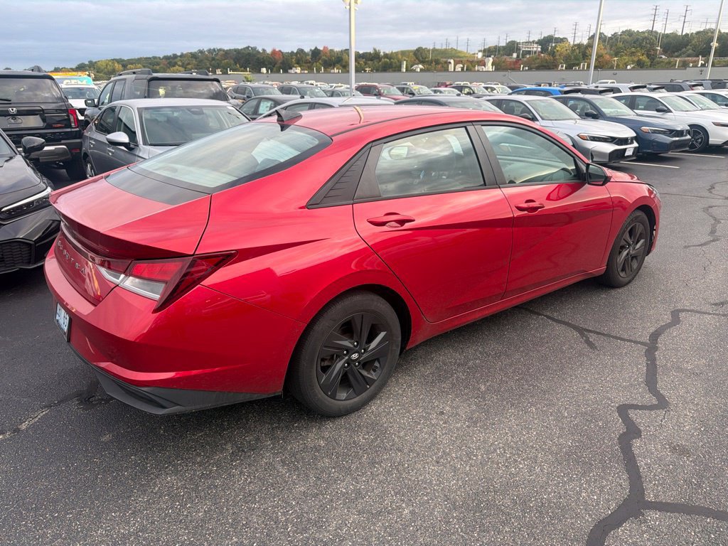 Used 2021 Hyundai Elantra SEL w/ Convenience Package FWD image 2
