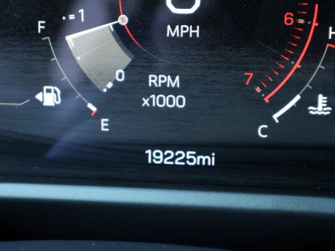Used 2026 GMC Acadia Elevation w/ Elevation Premium Package FWD image 29