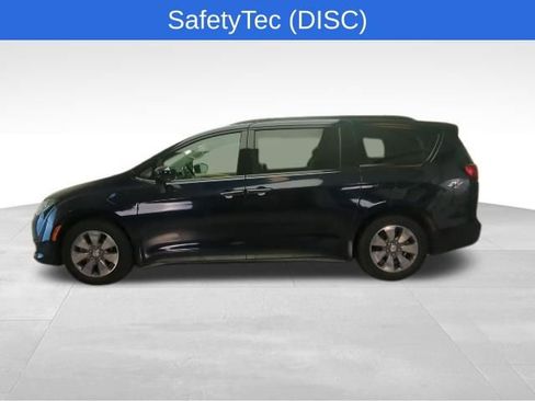 Used 2018 Chrysler Pacifica Touring Plus image 4