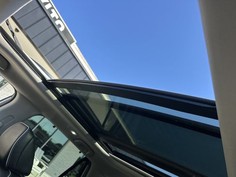 Used 2023 Honda Pilot Elite image 11