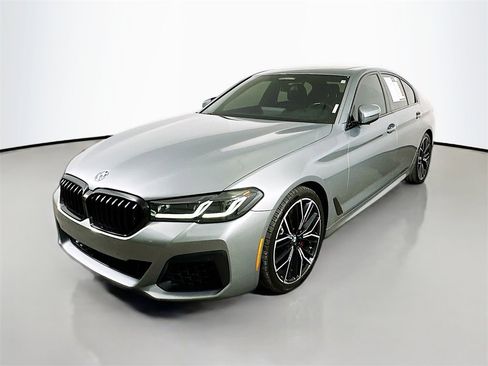 Used 2023 BMW 540i xDrive w/ M Sport Package image 3