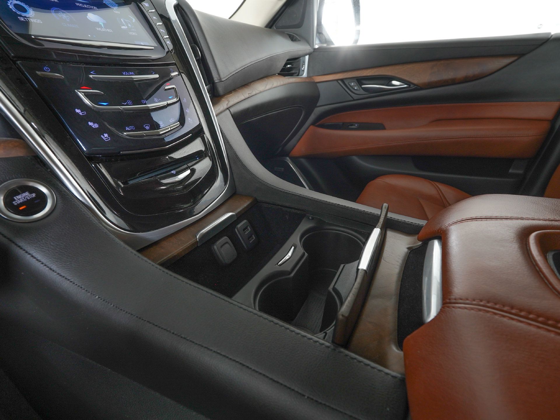 Used 2020 Cadillac Escalade Premium Luxury AWD/4WD image 26