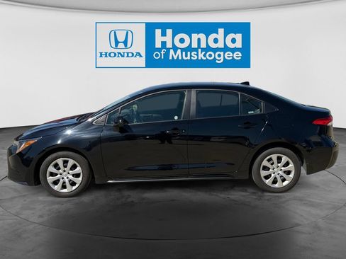Used 2025 Toyota Corolla LE FWD image 8