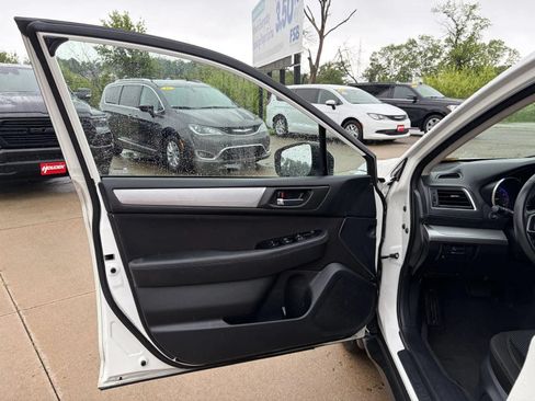 Used 2018 Subaru Outback 2.5i Premium AWD/4WD image 10