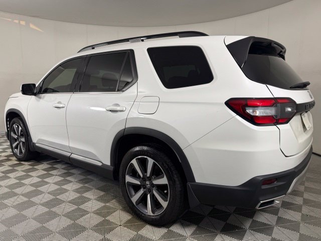 Used 2025 Honda Pilot Touring image 7
