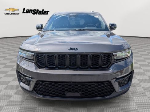 Used 2024 Jeep Grand Cherokee Limited w/ Black Appearance Package AWD/4WD image 8