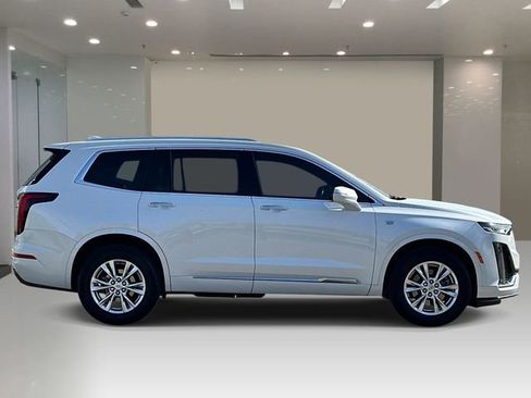 Used 2024 Cadillac XT6 Luxury w/ LPO, Floor Liner Package AWD/4WD image 5