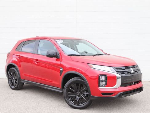 Used 2025 Mitsubishi Outlander Sport LE image 1