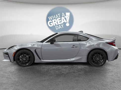 New 2025 Toyota GR86 Premium image 3