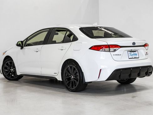 Used 2024 Toyota Corolla SE w/ SE Package AWD/4WD image 27