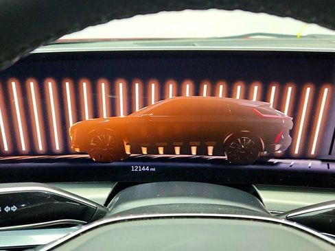 Used 2024 Cadillac Lyriq Luxury image 14