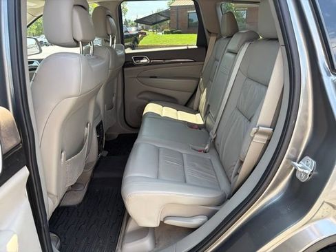 Used 2012 Jeep Grand Cherokee Laredo AWD/4WD image 9