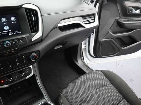 Used 2024 GMC Terrain SLE image 18