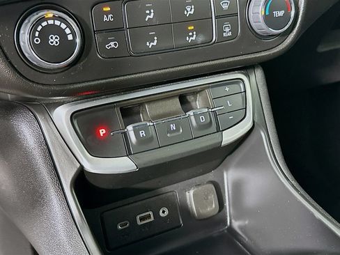 Used 2024 GMC Terrain SLE FWD image 21
