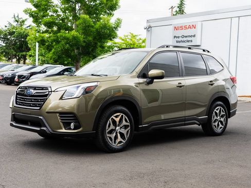 Used 2022 Subaru Forester Premium AWD/4WD image 3