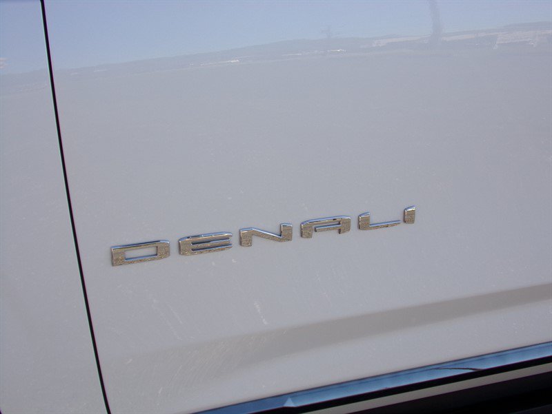 Used 2024 GMC Yukon XL Denali Ultimate AWD/4WD image 18