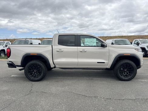 New 2026 GMC Canyon Elevation w/ LPO, Black Badging Package RWD image 3