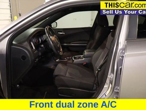 Used 2016 Dodge Charger SE RWD image 10