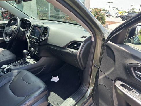 Used 2021 Jeep Cherokee Latitude Lux w/ Comfort/Convenience Group AWD/4WD image 10