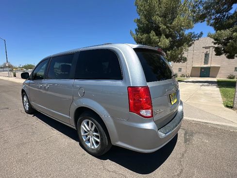 Used 2018 Dodge Grand Caravan SXT FWD image 2